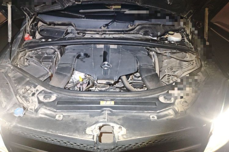 Used Mercedes-Benz R-Class 2017 R 400 4MATIC Exclusive Edition Engine Bay