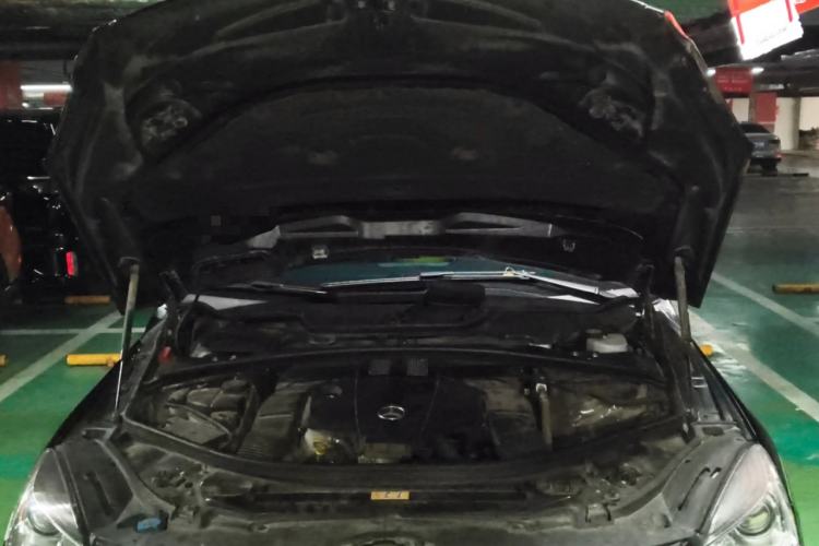Used Mercedes-Benz R-Class 2017 R 320 4MATIC Business Edition Prestige Model Engine Bay