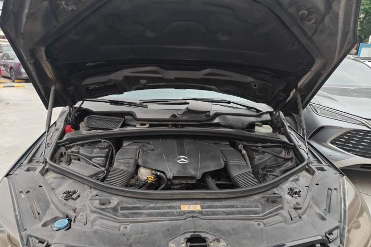 Used Mercedes-Benz R-Class 2017 R 320 4MATIC Business Edition Prestige Model Engine Bay