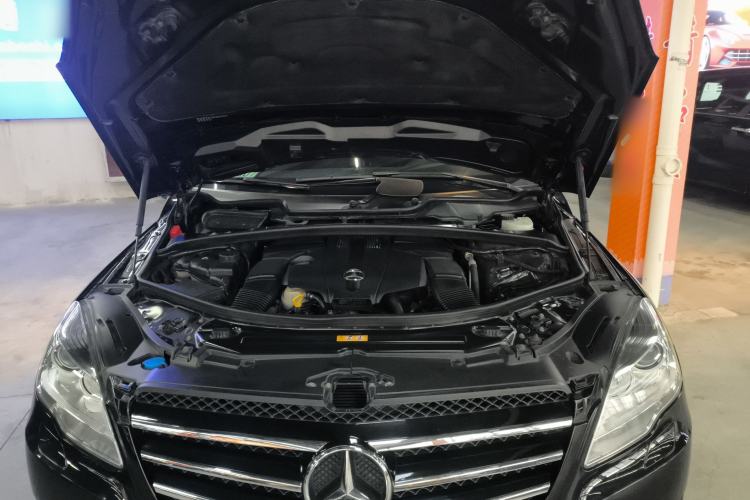 Used Mercedes-Benz R-Class 2017 R 320 4MATIC Business Edition Prestige Model Engine Bay