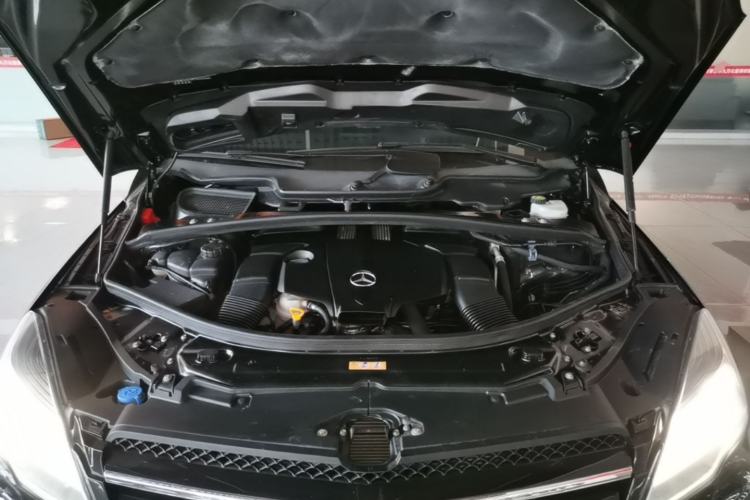 Used Mercedes-Benz R-Class 2017 R 320 4MATIC Business Edition Prestige Model Engine Bay