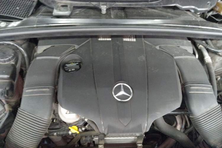 Used Mercedes-Benz R-Class 2017 R 320 4MATIC Business Edition Prestige Model Engine Bay