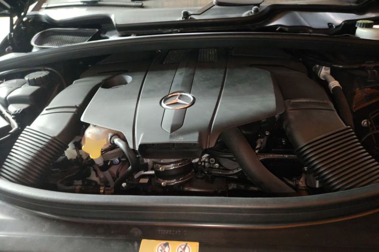 Used Mercedes-Benz R-Class 2017 R 320 4MATIC Business Edition Prestige Model Engine Bay