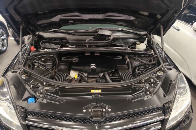Used Mercedes-Benz R-Class 2017 R 320 4MATIC Business Edition Prestige Model Engine Bay
