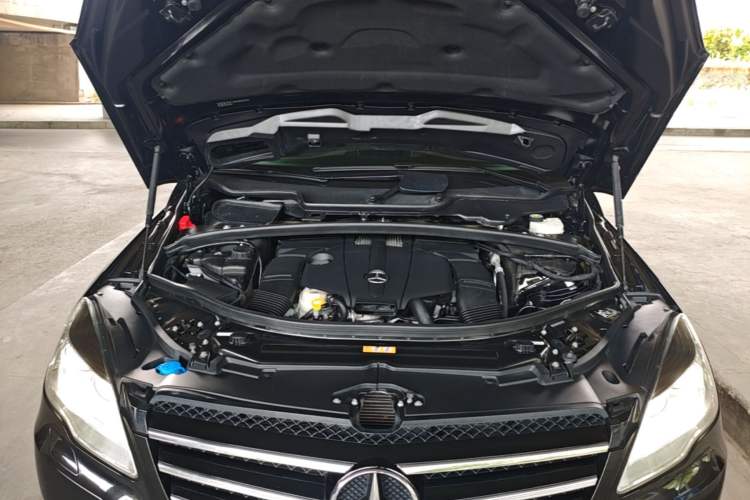 Used Mercedes-Benz R-Class 2017 R 320 4MATIC Business Edition Prestige Model Engine Bay