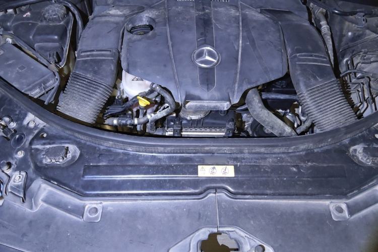 Used Mercedes-Benz R-Class 2017 R 320 4MATIC Business Edition Prestige Model Engine Bay