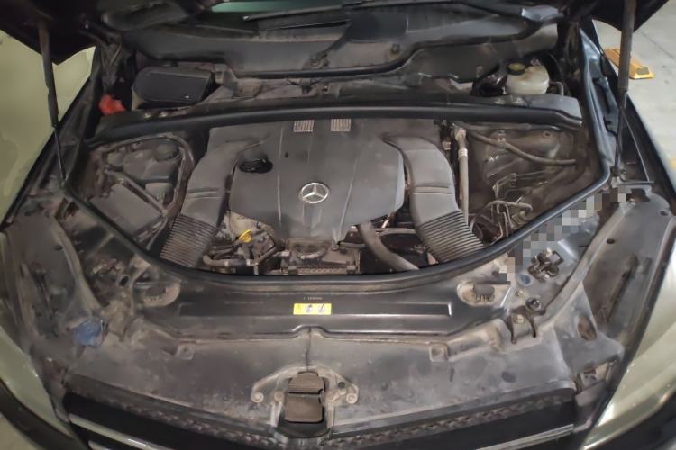 Used Mercedes-Benz R-Class 2017 R 320 4MATIC Business Edition Prestige Model Engine Bay