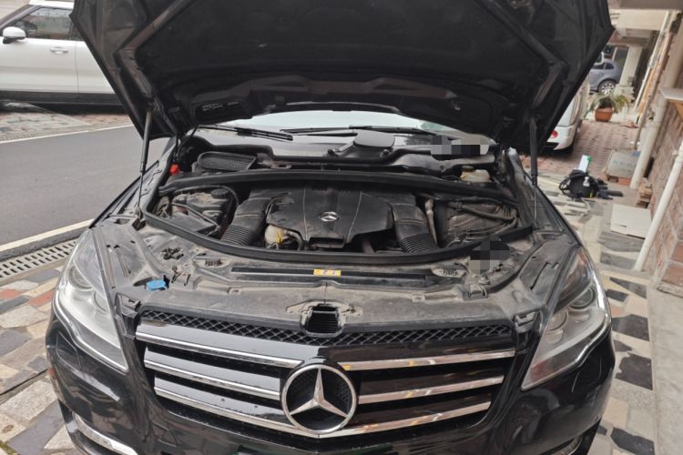 Used Mercedes-Benz R-Class 2017 R 320 4MATIC Business Edition Prestige Model Engine Bay