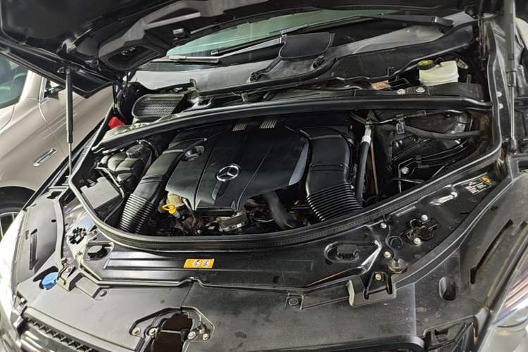 Used Mercedes-Benz R-Class 2017 R 320 4MATIC Business Edition Prestige Model Engine Bay