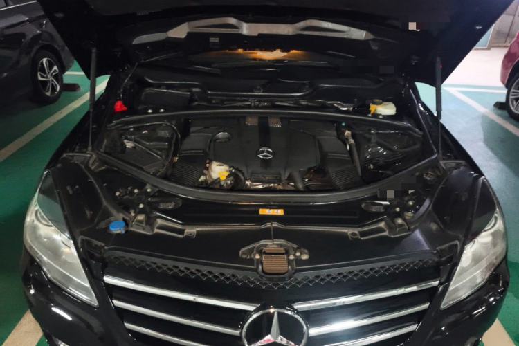 Used Mercedes-Benz R-Class 2017 R 320 4MATIC Business Edition Prestige Model Engine Bay