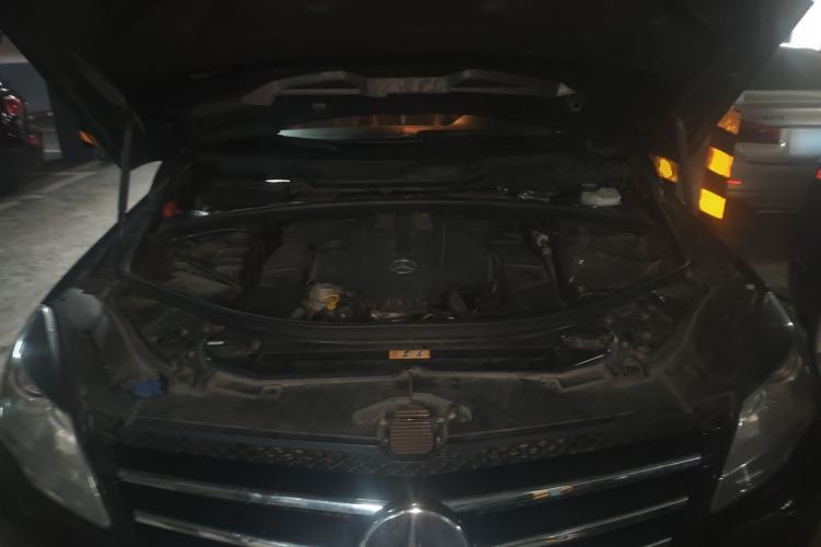 Used Mercedes-Benz R-Class 2017 R 320 4MATIC Business Edition Prestige Model Engine Bay
