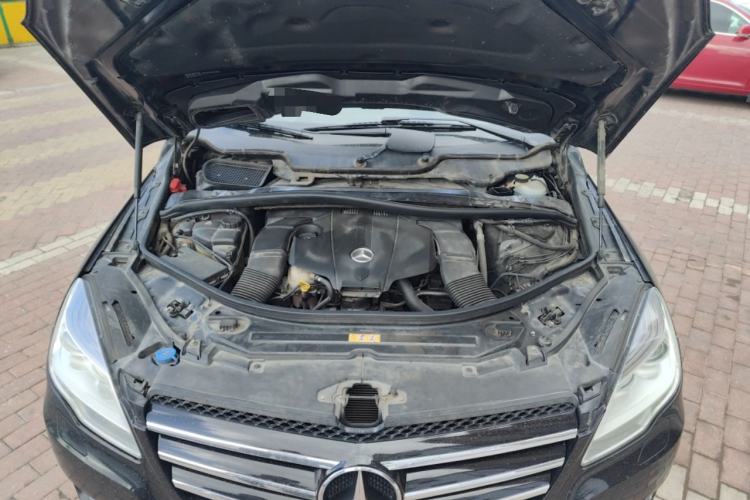 Used Mercedes-Benz R-Class 2017 R 320 4MATIC Business Edition Prestige Model Engine Bay