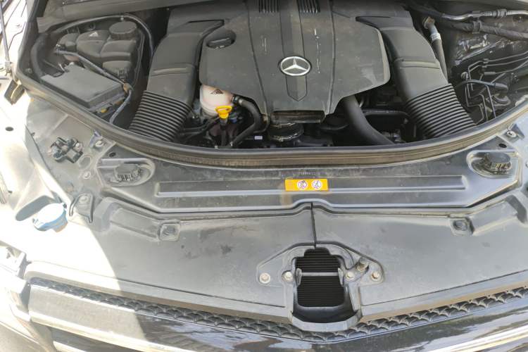 Used Mercedes-Benz R-Class 2017 R 320 4MATIC Business Edition Prestige Model Engine Bay