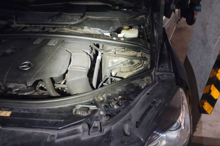 Used Mercedes-Benz R-Class 2017 R 320 4MATIC Business Edition Prestige Model Engine Bay Left