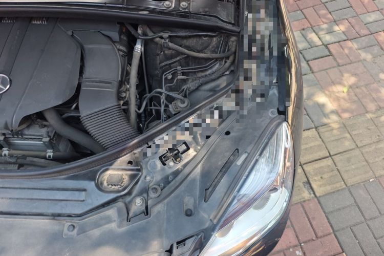 Used Mercedes-Benz R-Class 2017 R 320 4MATIC Business Edition Prestige Model Engine Bay Left