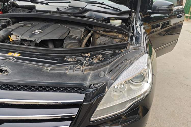 Used Mercedes-Benz R-Class 2017 R 320 4MATIC Business Edition Prestige Model Engine Bay Left