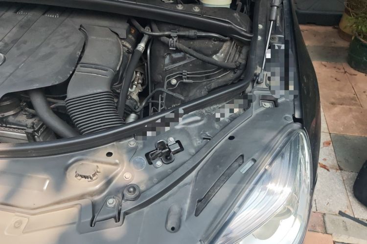 Used Mercedes-Benz R-Class 2017 R 320 4MATIC Business Edition Prestige Model Engine Bay Left