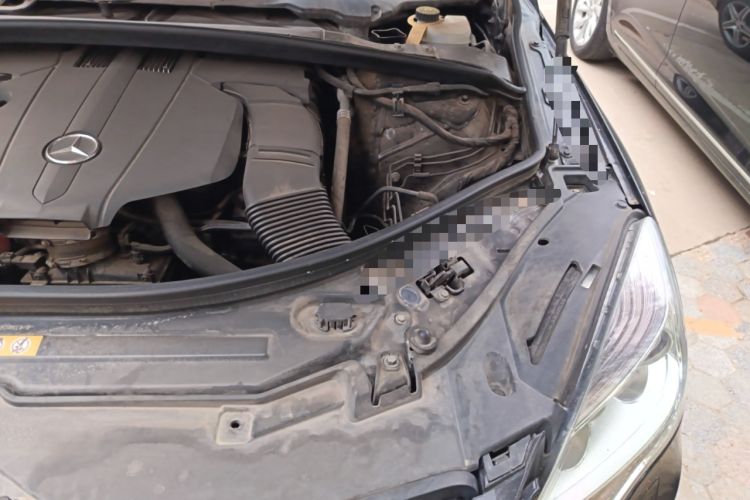 Used Mercedes-Benz R-Class 2017 R 400 4MATIC Exclusive Edition Engine Bay Left