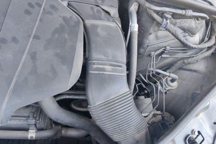 Used Mercedes-Benz R-Class 2017 R 320 4MATIC Business Edition Prestige Model Engine Bay Left