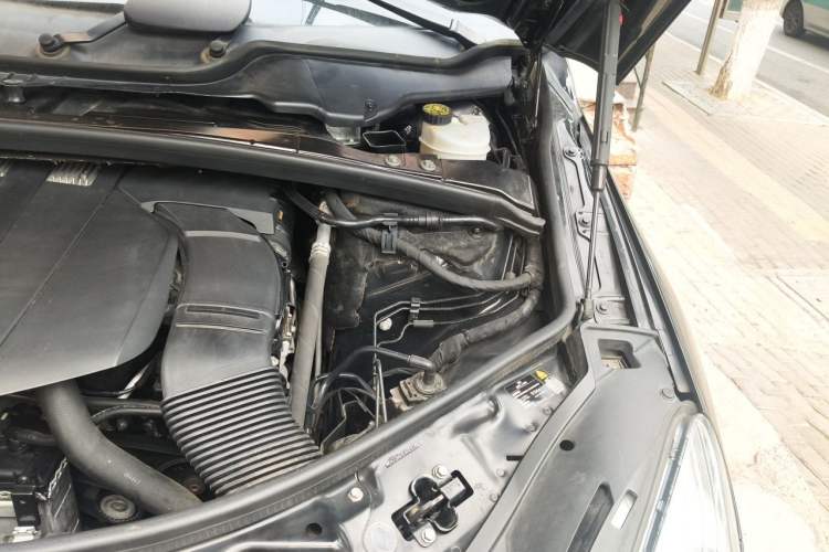 Used Mercedes-Benz R-Class 2017 R 320 4MATIC Business Edition Prestige Model Engine Bay Left