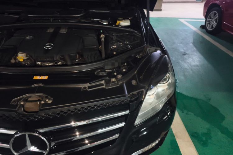 Used Mercedes-Benz R-Class 2017 R 320 4MATIC Business Edition Prestige Model Engine Bay Left