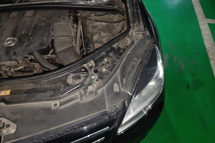 Used Mercedes-Benz R-Class 2017 R 320 4MATIC Luxury Collection Edition Engine Bay Left