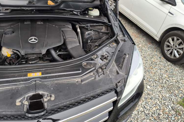 Used Mercedes-Benz R-Class 2017 R 320 4MATIC Luxury Collection Edition Engine Bay Left
