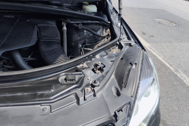 Used Mercedes-Benz R-Class 2017 R 320 4MATIC Business Edition Prestige Model Engine Bay Left
