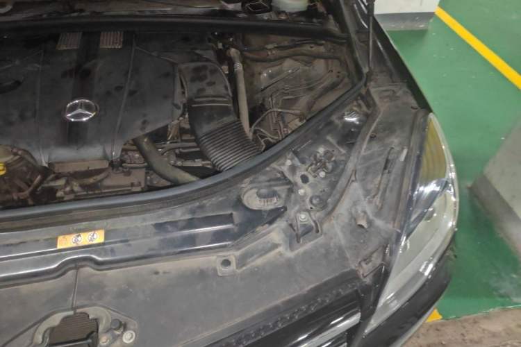 Used Mercedes-Benz R-Class 2017 R 320 4MATIC Business Edition Prestige Model Engine Bay Left