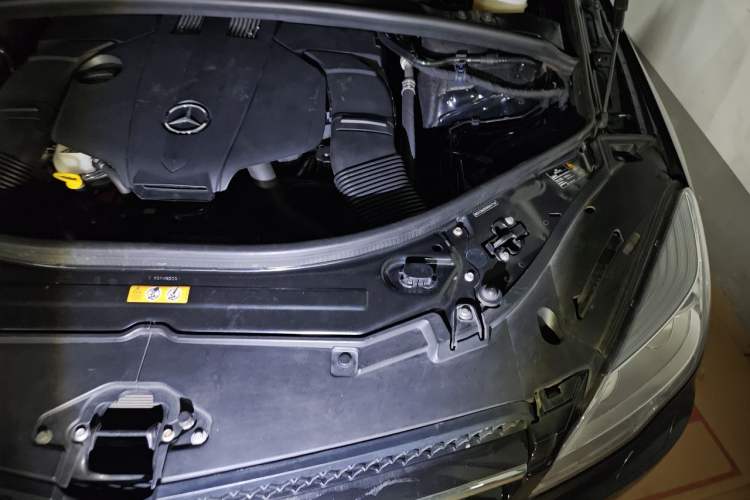 Used Mercedes-Benz R-Class 2017 R 320 4MATIC Business Edition Prestige Model Engine Bay Left
