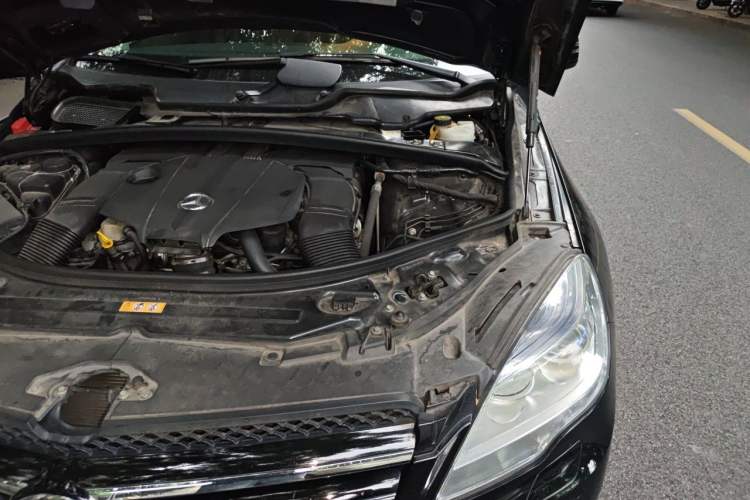 Used Mercedes-Benz R-Class 2017 R 320 4MATIC Business Edition Prestige Model Engine Bay Left