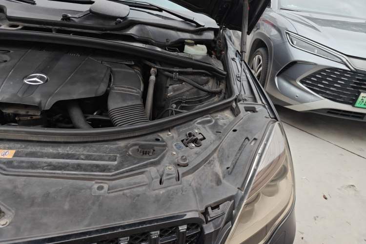 Used Mercedes-Benz R-Class 2017 R 320 4MATIC Business Edition Prestige Model Engine Bay Left