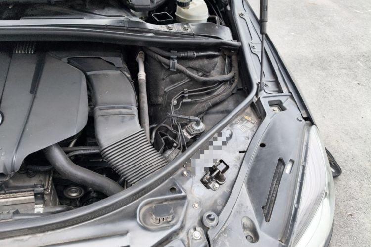 Used Mercedes-Benz R-Class 2017 R 320 4MATIC Business Edition Prestige Model Engine Bay Left