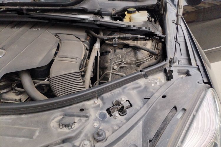 Used Mercedes-Benz R-Class 2017 R 320 4MATIC Business Edition Prestige Model Engine Bay Left