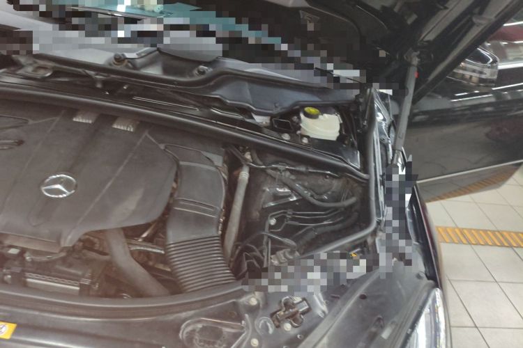 Used Mercedes-Benz R-Class 2017 R 320 4MATIC Business Edition Prestige Model Engine Bay Left