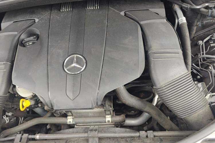 Used Mercedes-Benz R-Class 2017 R 320 4MATIC Business Edition Prestige Model Engine Bay Left