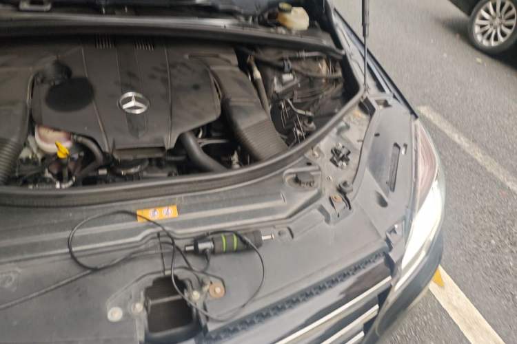 Used Mercedes-Benz R-Class 2017 R 320 4MATIC Business Edition Prestige Model Engine Bay Left