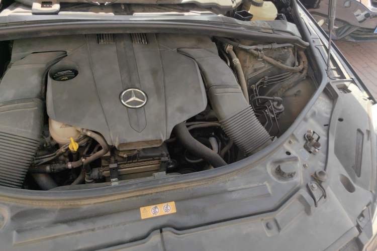Used Mercedes-Benz R-Class 2017 R 320 4MATIC Business Edition Prestige Model Engine Bay Left