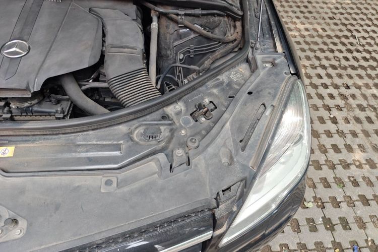 Used Mercedes-Benz R-Class 2017 R 320 4MATIC Business Edition Prestige Model Engine Bay Left