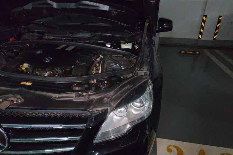 Used Mercedes-Benz R-Class 2017 R 320 4MATIC Luxury Collection Edition Engine Bay Left