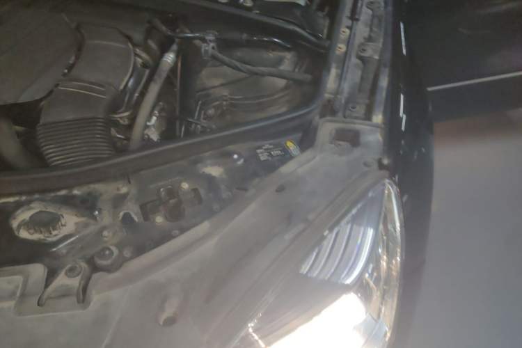 Used Mercedes-Benz R-Class 2017 R 320 4MATIC Business Edition Prestige Model Engine Bay Left