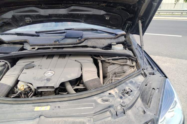 Used Mercedes-Benz R-Class 2017 R 320 4MATIC Business Edition Prestige Model Engine Bay Left