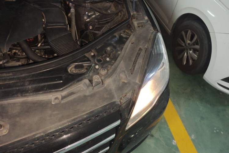 Used Mercedes-Benz R-Class 2017 R 320 4MATIC Business Edition Prestige Model Engine Bay Left