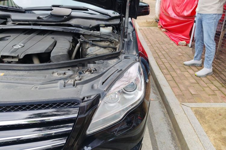 Used Mercedes-Benz R-Class 2017 R 320 4MATIC Luxury Collection Edition Engine Bay Left