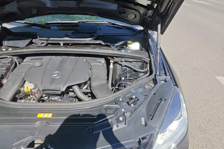 Used Mercedes-Benz R-Class 2017 R 320 4MATIC Business Edition Prestige Model Engine Bay Left