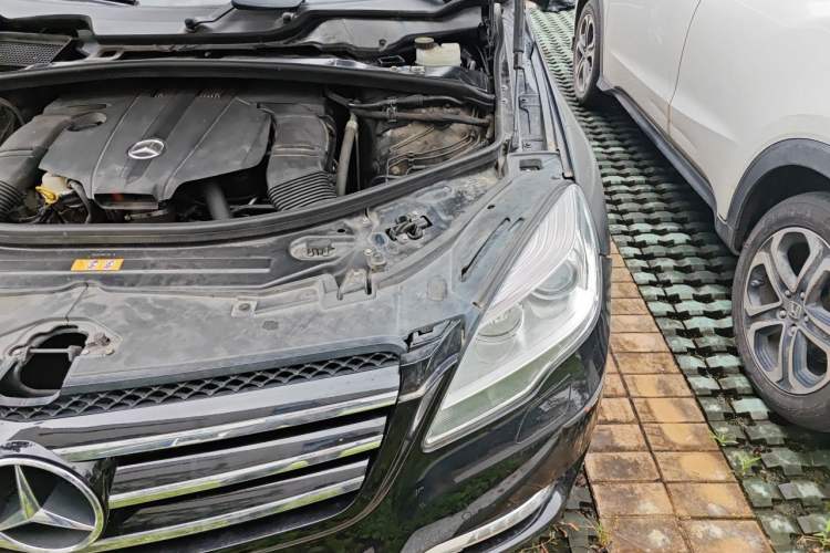 Used Mercedes-Benz R-Class 2017 R 320 4MATIC Business Edition Prestige Model Engine Bay Left