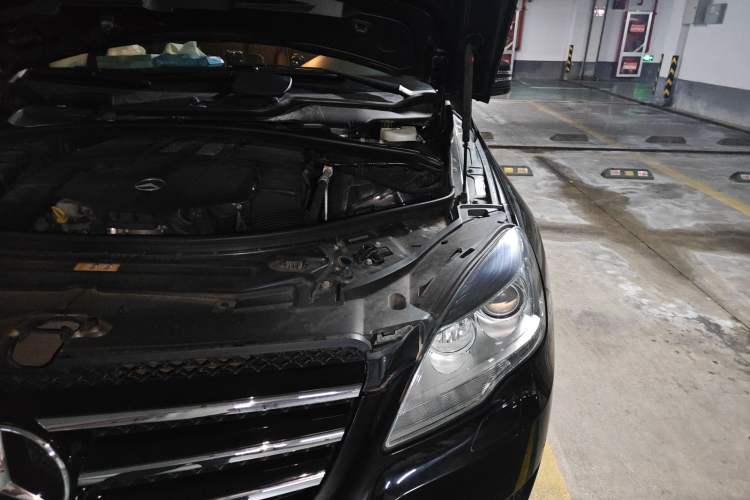 Used Mercedes-Benz R-Class 2017 R 320 4MATIC Business Edition Prestige Model Engine Bay Left