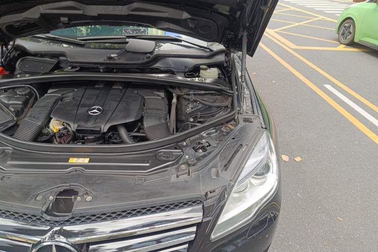 Used Mercedes-Benz R-Class 2017 R 320 4MATIC Business Edition Prestige Model Engine Bay Left