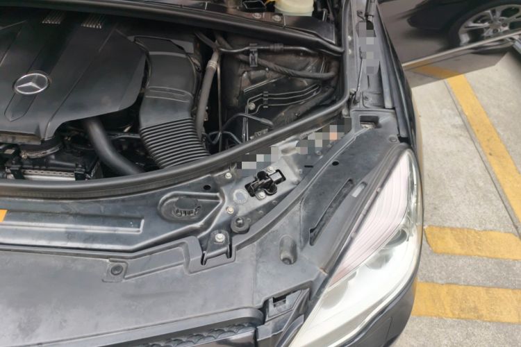 Used Mercedes-Benz R-Class 2017 R 320 4MATIC Business Edition Prestige Model Engine Bay Left