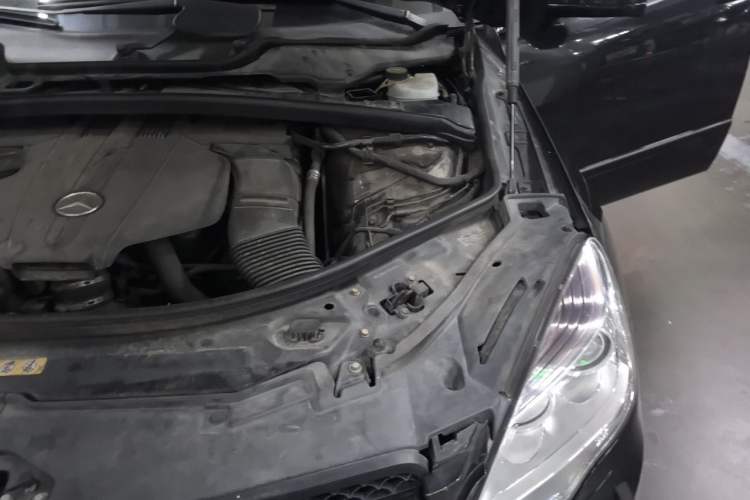 Used Mercedes-Benz R-Class 2017 R 320 4MATIC Business Edition Prestige Model Engine Bay Left